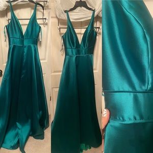 Mac Duggal formal ball gown dress. Size 4. Never Worn. New w tags. Retails $398